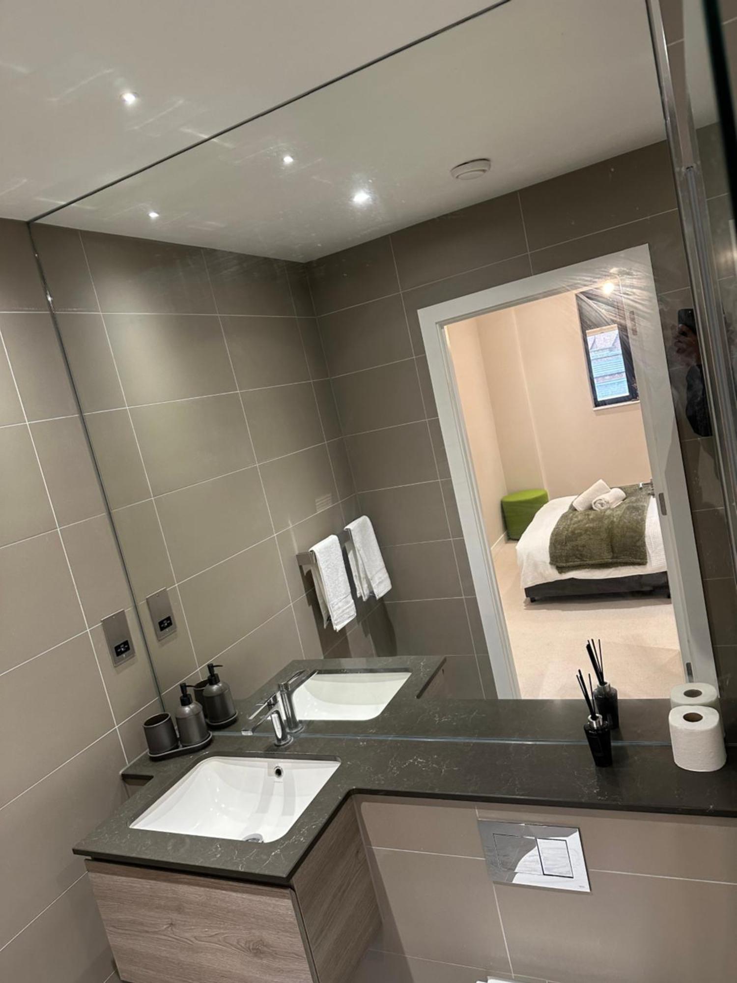 Richardson Deluxe Apartments Лондон Екстериор снимка