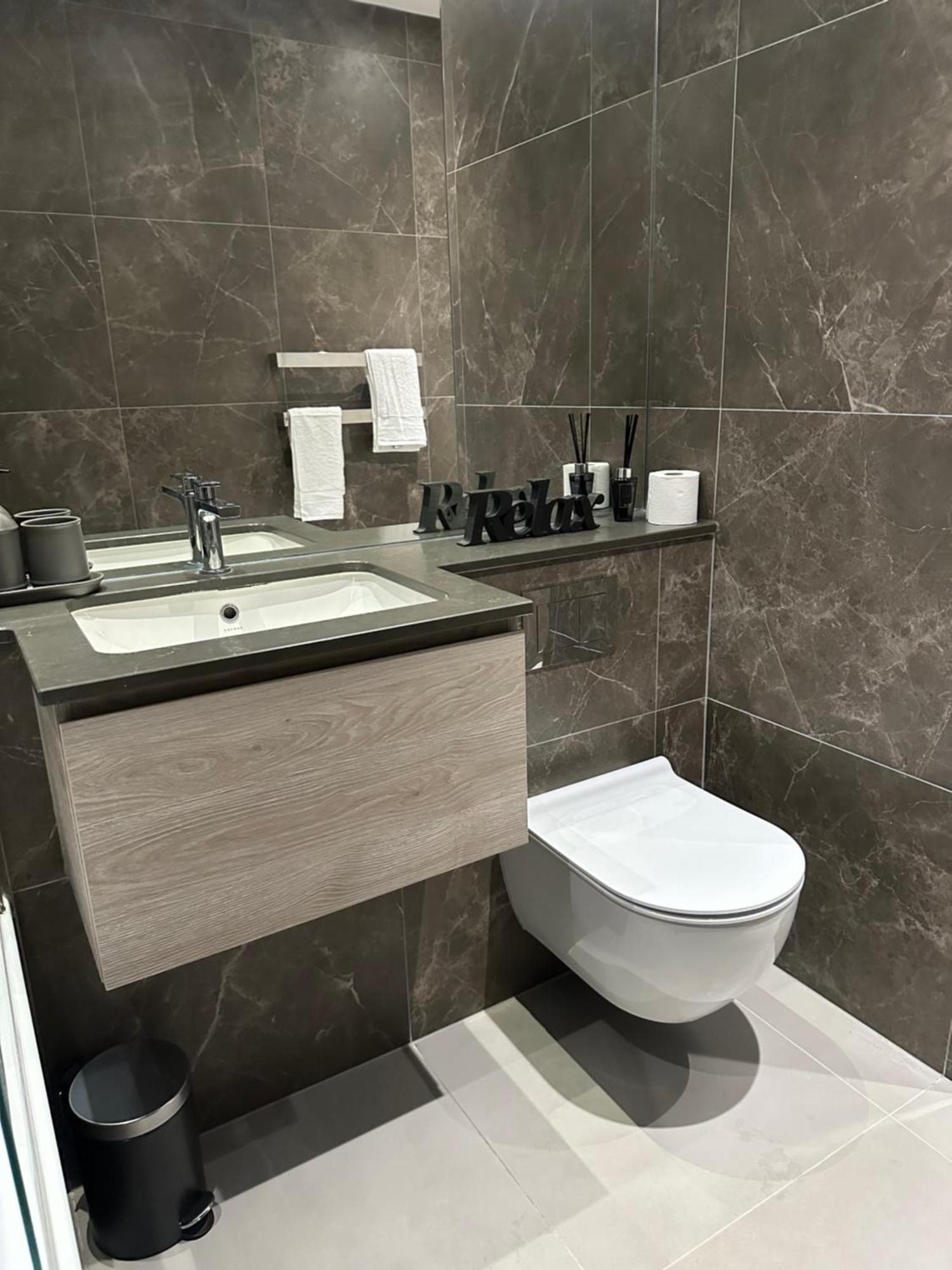Richardson Deluxe Apartments Лондон Екстериор снимка