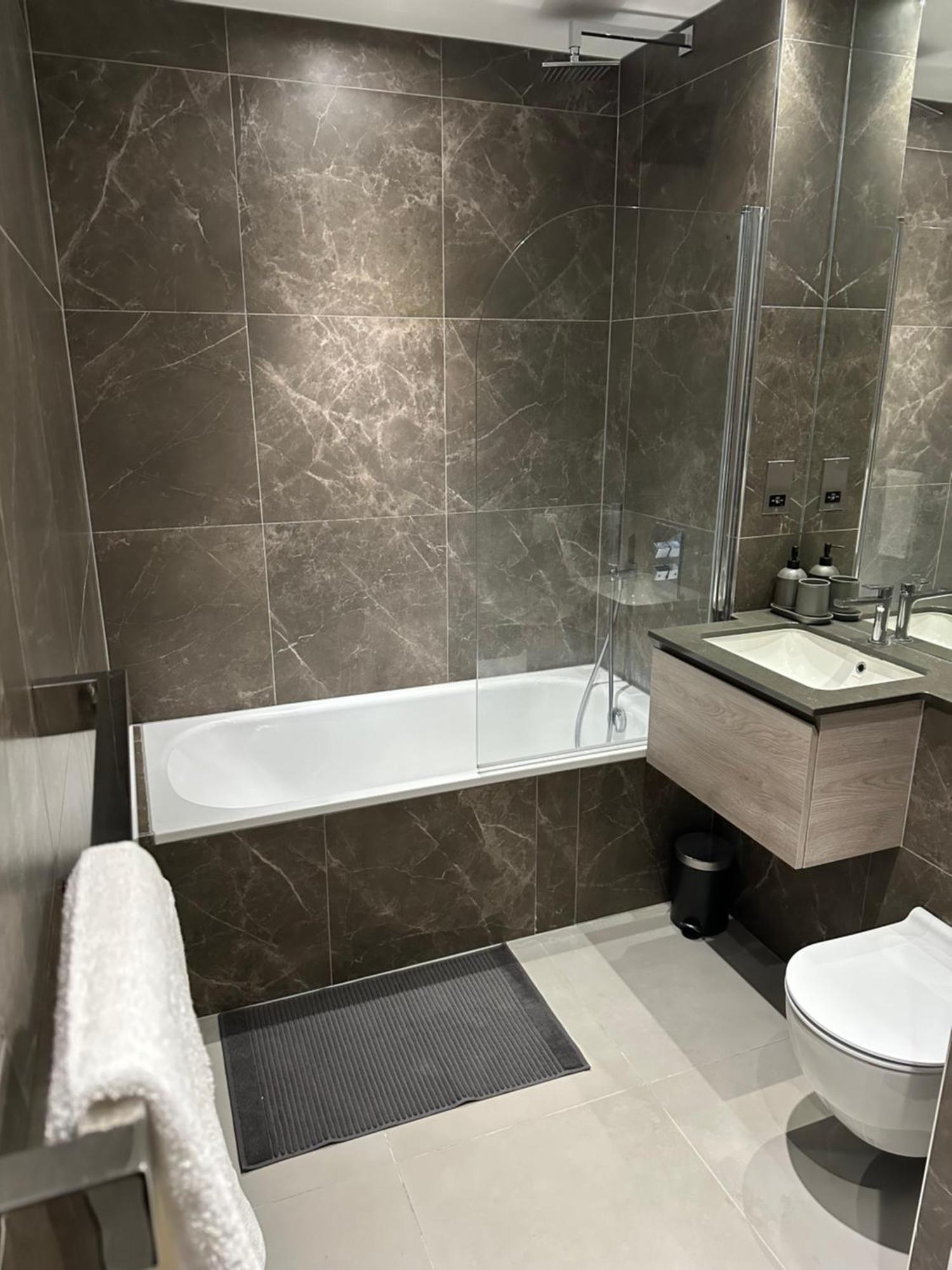 Richardson Deluxe Apartments Лондон Екстериор снимка